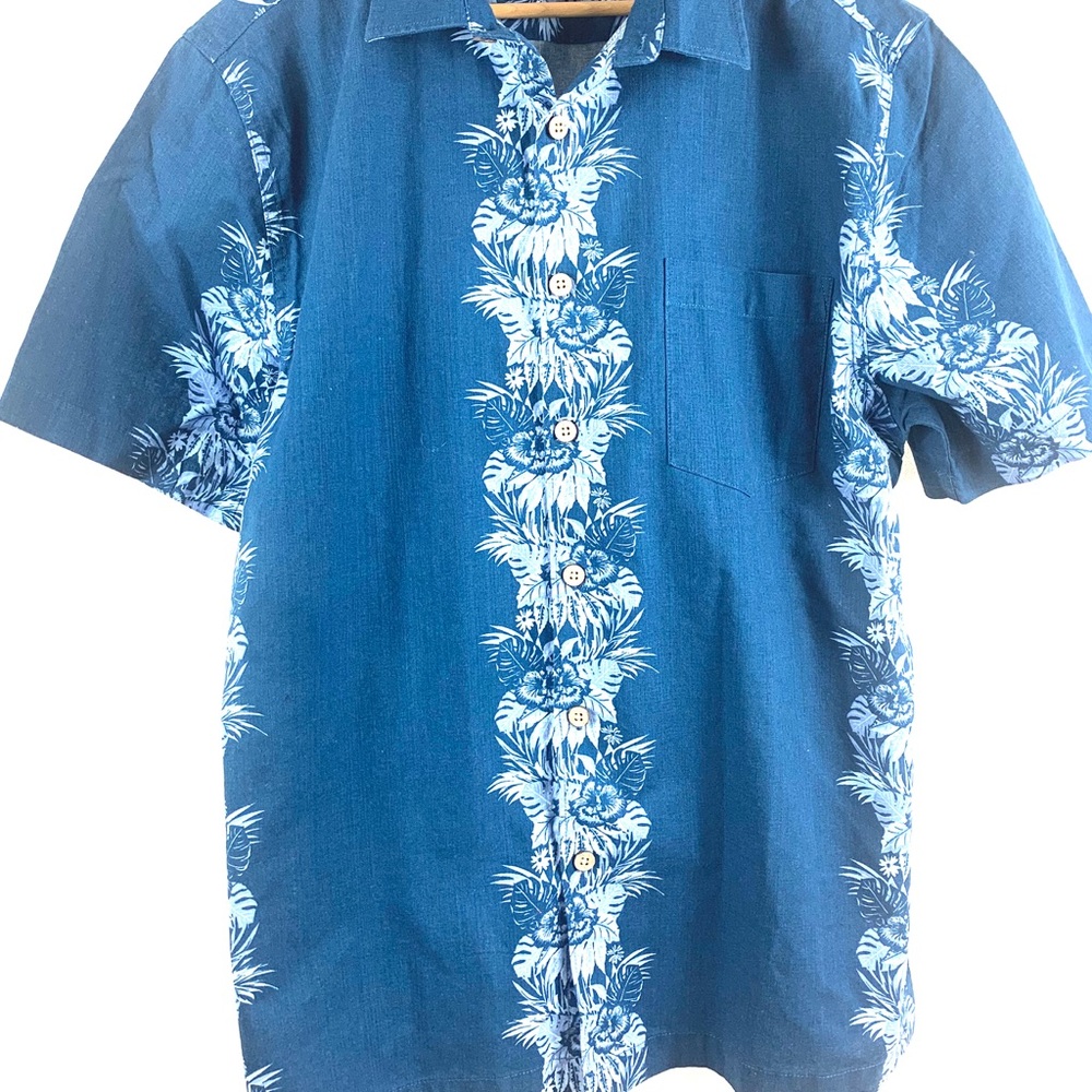 David Taylor Men’s Hawaiian button down shirt.